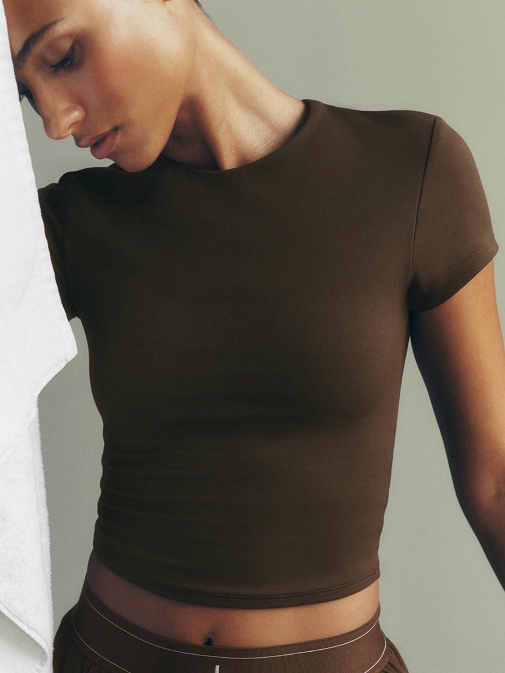 ALO Softsculpt Precision Short Sleeve Top - Espresso